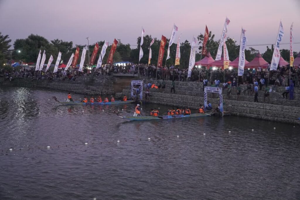 Dibuka Bupati Lamongan, Festival Dayung Tejoasri Berpotensi Masuk Kalender Even Provinsi