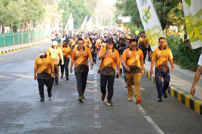 Ribuan Peserta Antusias Mengikuti Jalan Sehat yang Diadakan Petrokimia Gresik