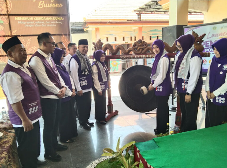 Ketua PKK Gresik Resmikan Posyandu 6 Standar Pelayanan Minimal di Balai Desa Kedungsumber