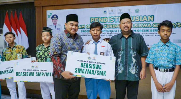 Bantuan Pendidikan dan Pemberdayaan Ratusan Juta Disalurkan Baznas Bersama Pemkab Gresik