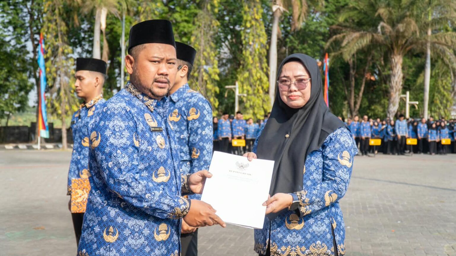 Peringatan Hari Jadi ke-81 Jawa Timur di Gresik Dirangkai Penyerahan SK PPPK Paruh Waktu